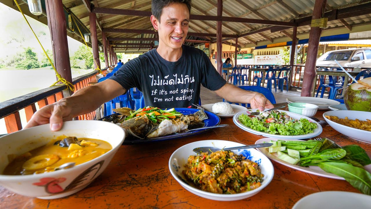 Monster Marble Goby!! SPICY ASIAN FOOD in Thailand!!   ปลาบู่นึ่งซีอิ๊ว