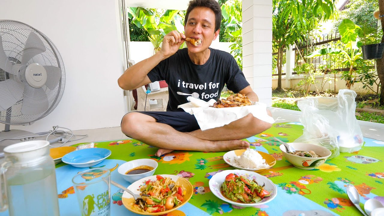 Thai Street Food –   MOTORBIKE DELIVERY at Home in Bangkok, Thailand
