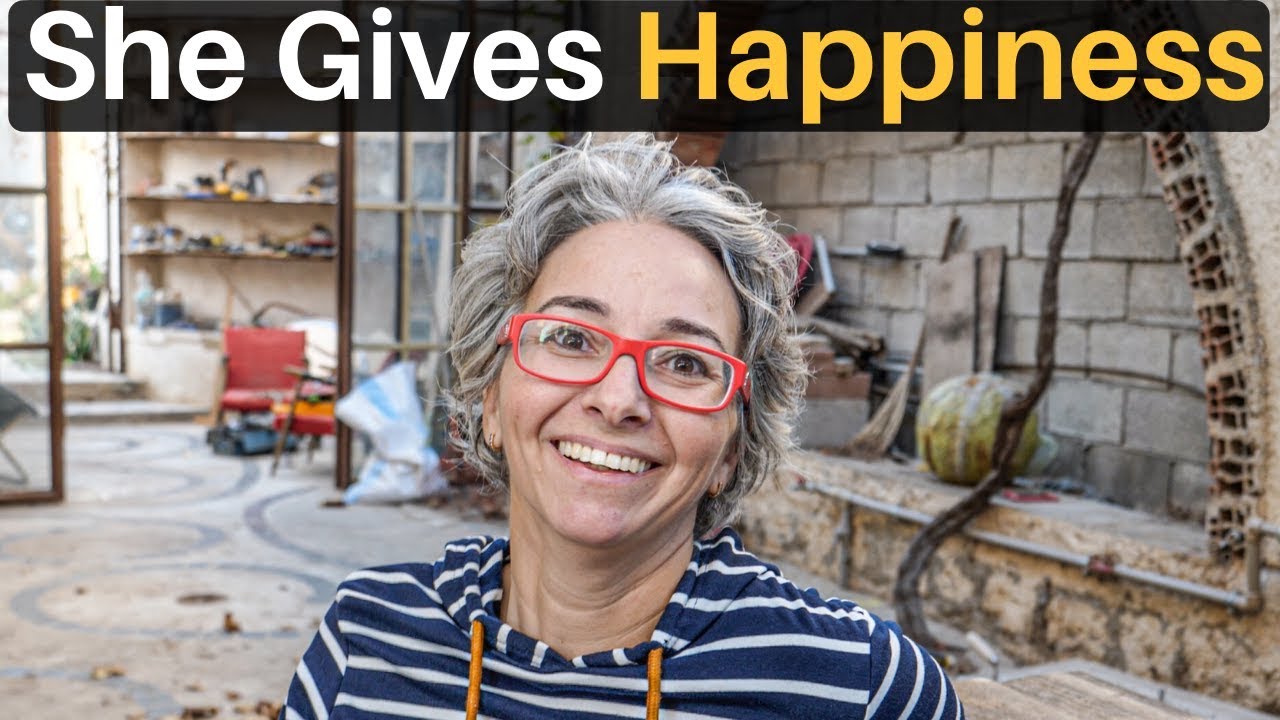 She Gives Happiness (Tripoli, Libya)