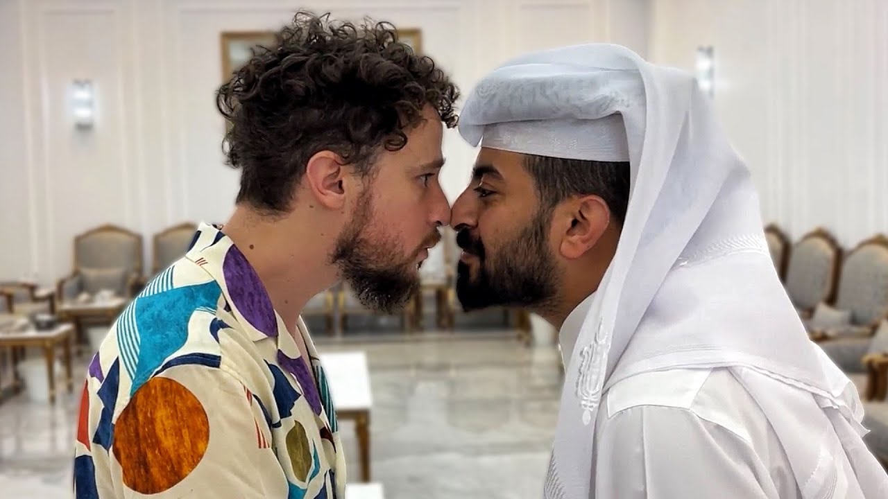 El tradicional saludo de beso de narices en Qatar