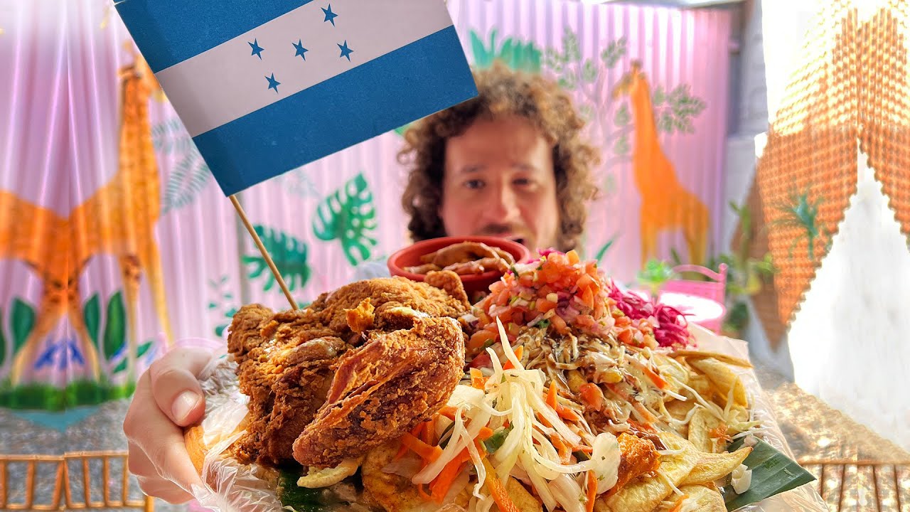 Probando comida callejera en HONDURAS