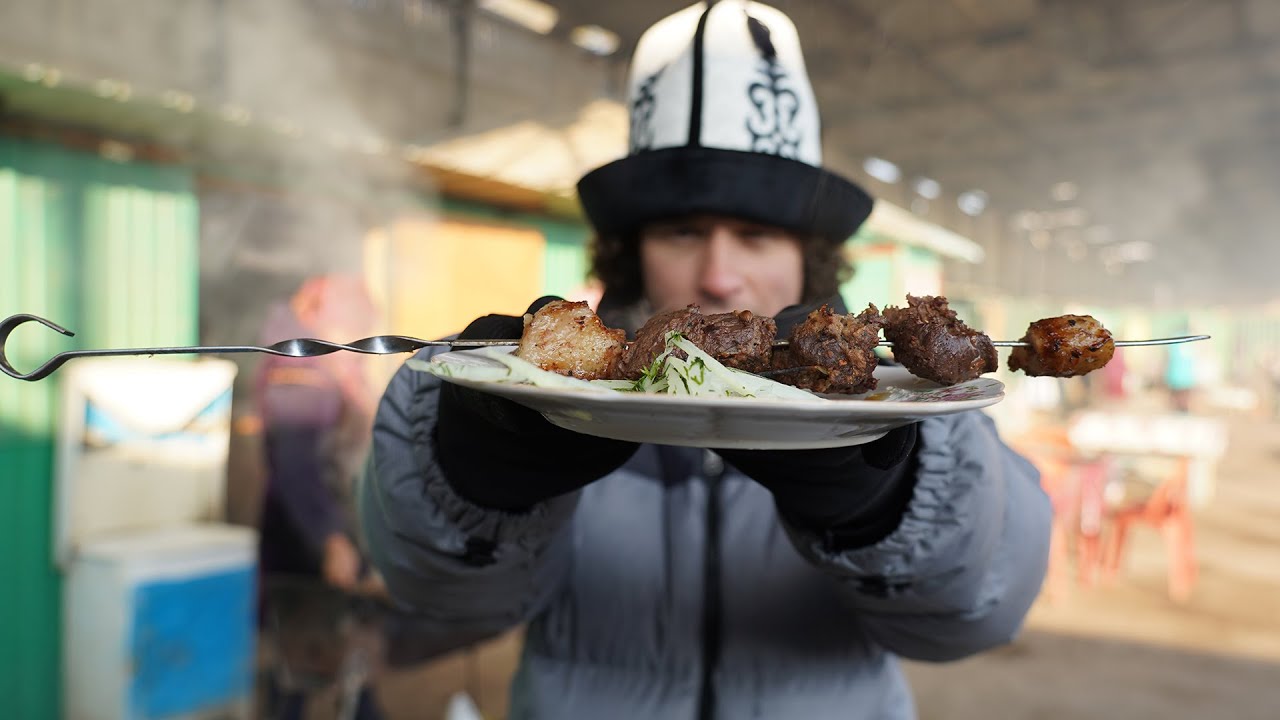 Probando comida callejera en la nieve: KIRGUISTÁN | ¿La más rara de todas?  ❄️