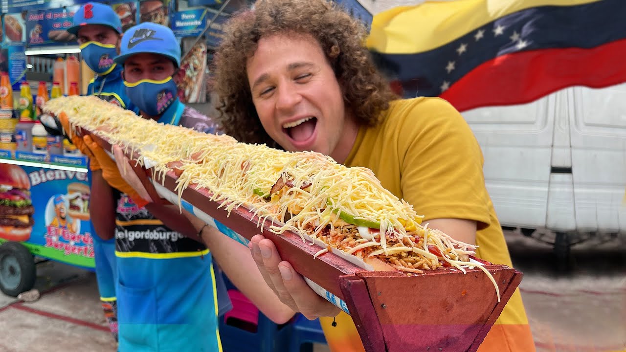 Probando comida callejera en VENEZUELA