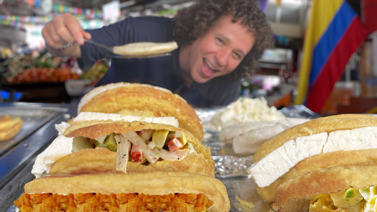 Probando comida callejera en COLOMBIA   | ¿La verdadera arepa?