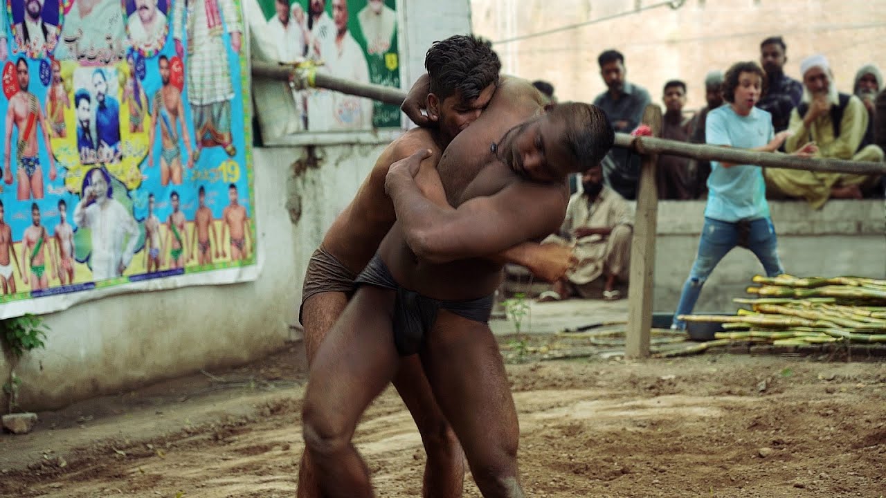 Las peleas callejeras EN LODO de Pakistán  ‍♂️