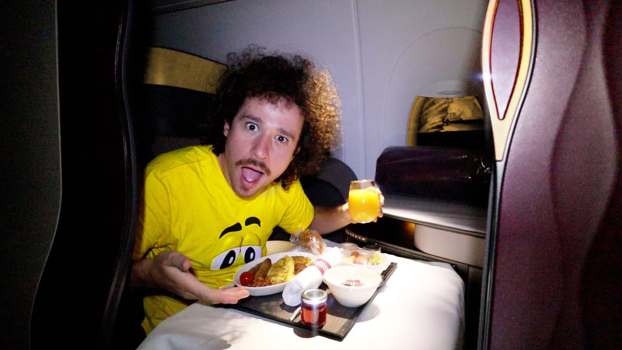Probé el lujoso asiento de suite privada en un avión | Qatar Airways First Class ✈️