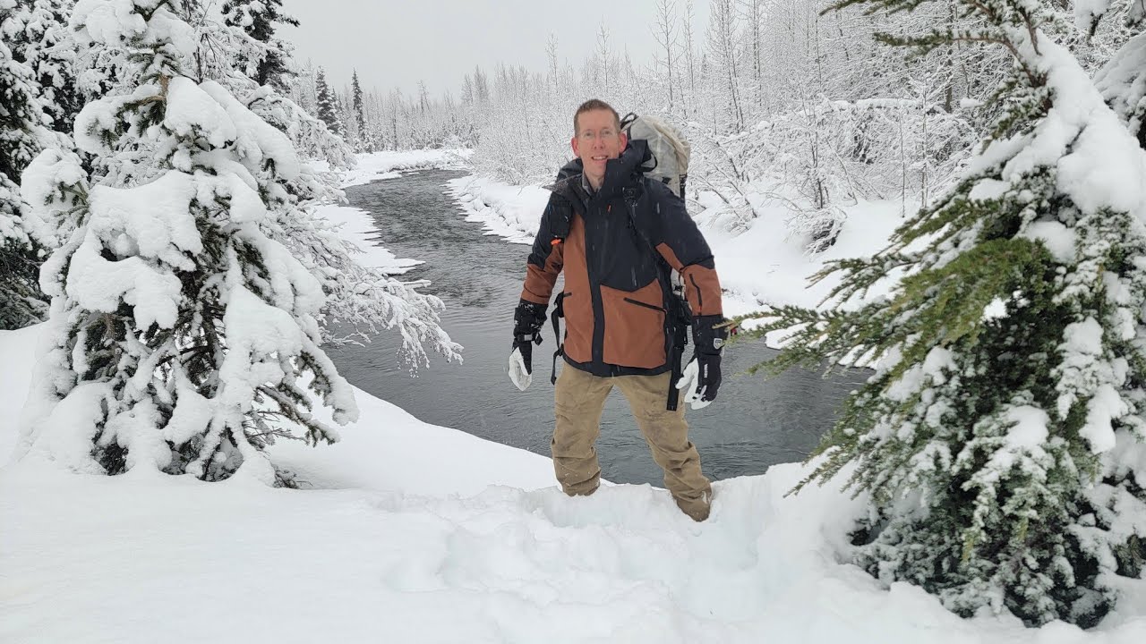 22 Miles (35 km) in a Blizzard Without a Tent – Solo Camping in Survival Shelters