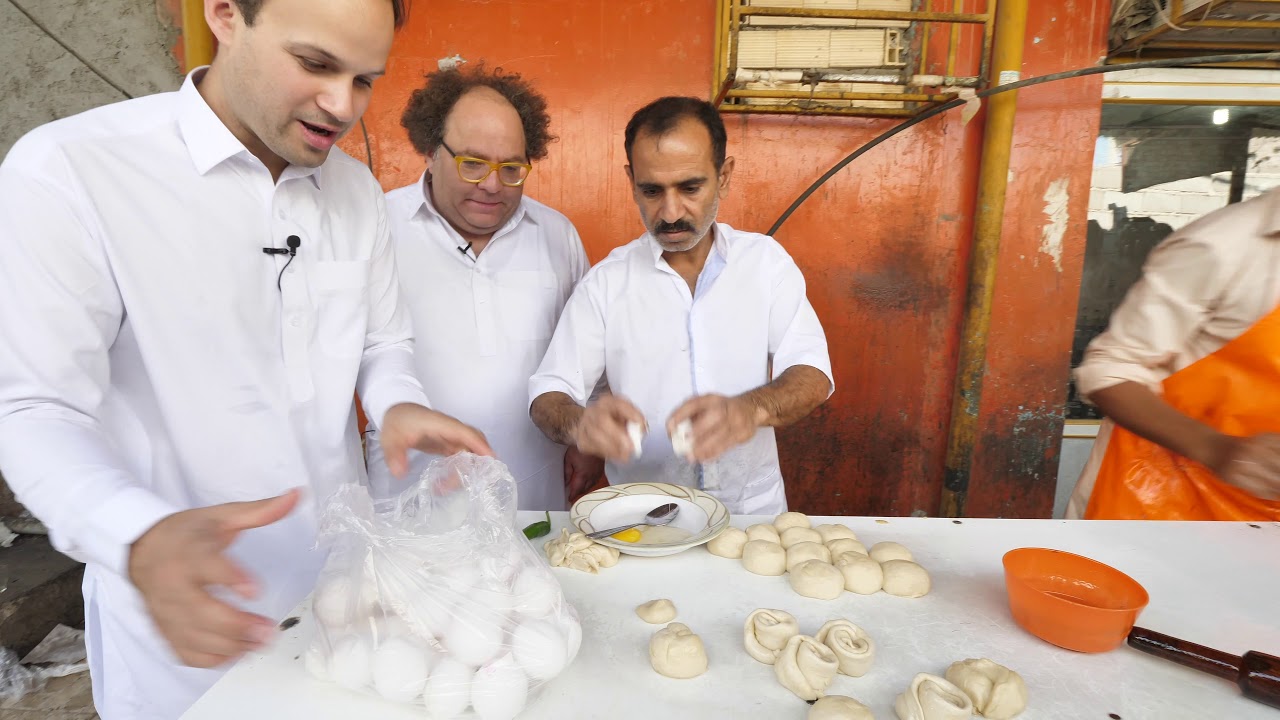 Iran Street Food OUTTAKE with Mr. Taster in Chabahar! Quite similar to Pakistani Street Food!