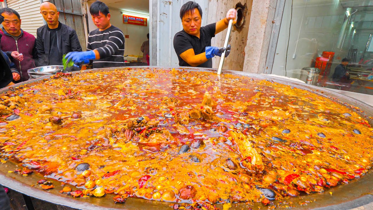 Chinese Street Food – 200 KG Street Hot Pot (SPICY!!!) + RARE Street Food Tour of Kaifeng, China!