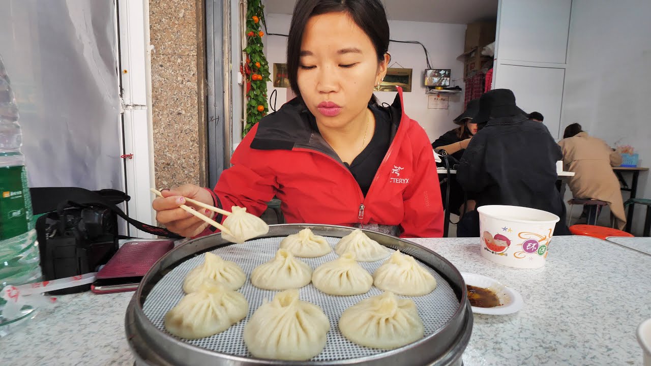 Kaifeng Street Food + Bullet Train ADVENTURE to Chongqing!!!
