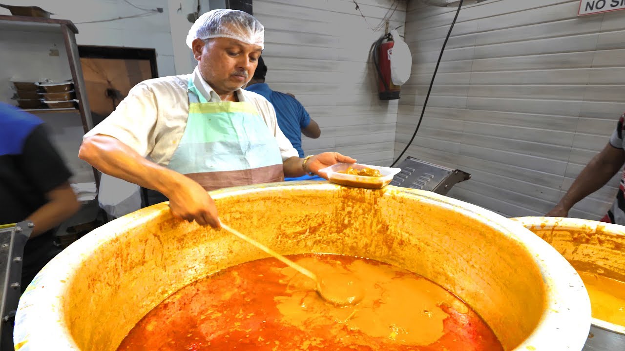 ENTER Curry HEAVEN – Going DEEP for Delhi’s BEST Street Food – Indian Street Food in Delhi, India