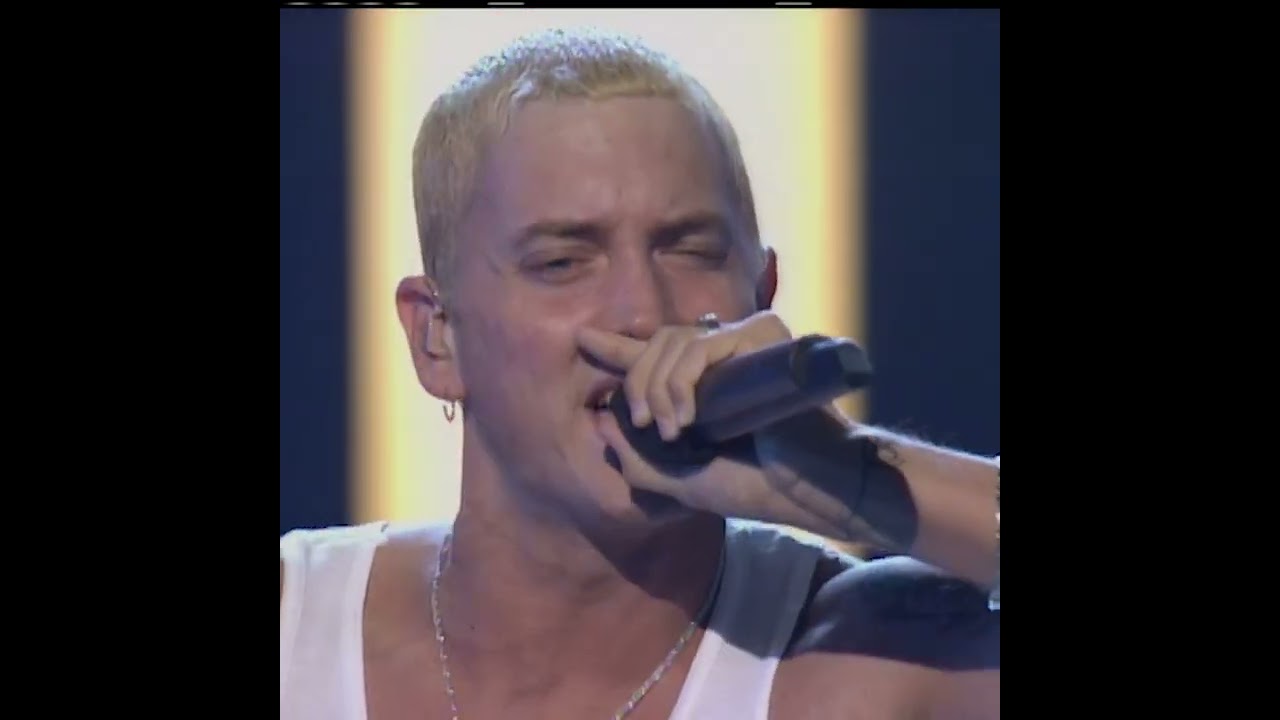 Eminem – The Real Slim Shady & The Way I Am (Live at MTV Music Awards 2000)
