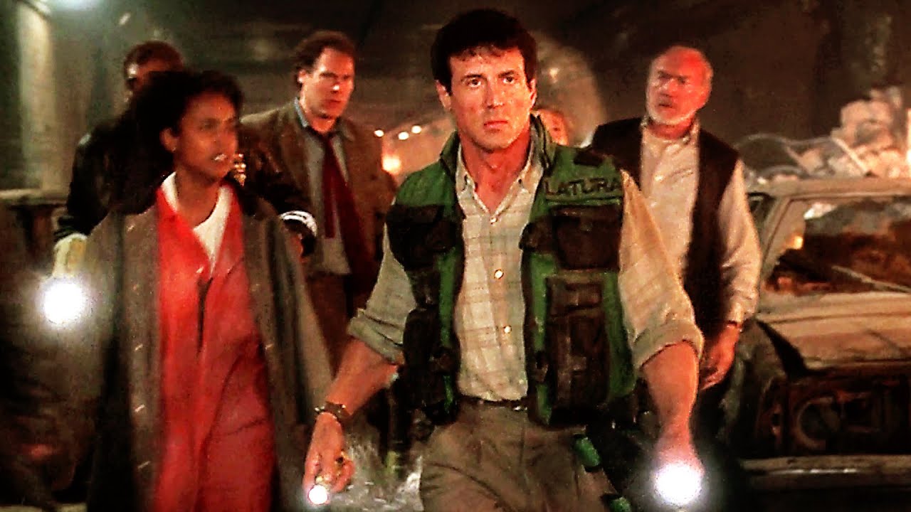 Stallone and survivors are stucked in a flooded tunnel | Daylight | CLIP