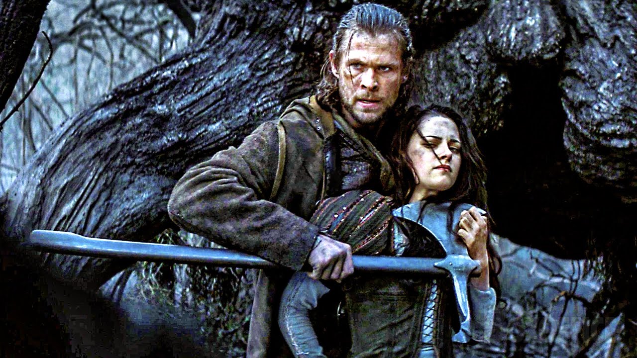 Chris Hemsworth saves Snow White | Snow White and the Huntsman | CLIP