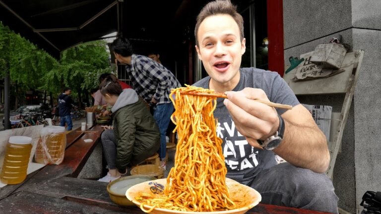 Chinese Street Food DAN DAN NOODLE Tour in Sichuan