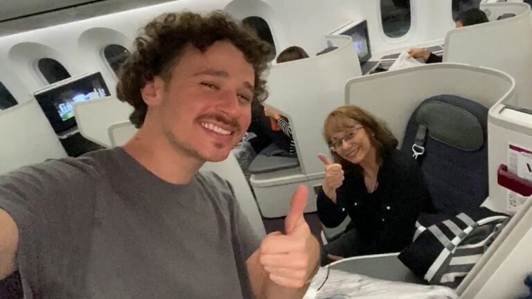 Mi mamá viaja en primera clase por primera vez! ❤-Luisito Comunica