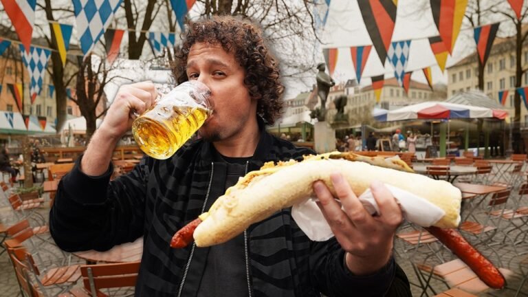 Probando comida callejera en ALEMANIA | ¡El paraíso de la salchicha!-Luisito Comunica