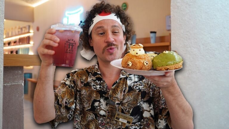 Probando todos los postres de mi nueva cafetería | TORI KAMI ⛩️-Luisito Comunica