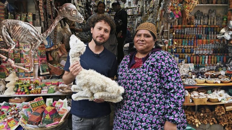 Recorriendo la calle de las BRUJAS | Bolivia  ‍♀️-Luisito Comunica