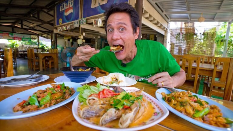 Thai Street Food!!  ️ SPICY JUNGLE CURRY in Kanchanaburi - Thailand's Best Ever Food!!-Mark Wiens